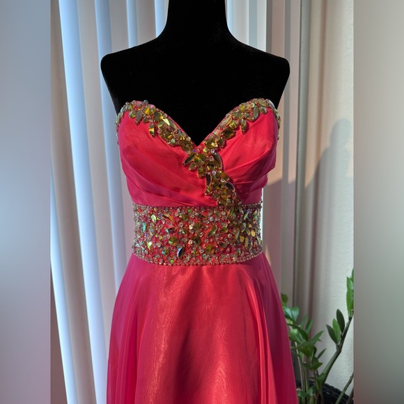 Slightly Used and Dried Clean. Karishma Creations. Size 4 - Picture 3 of 5